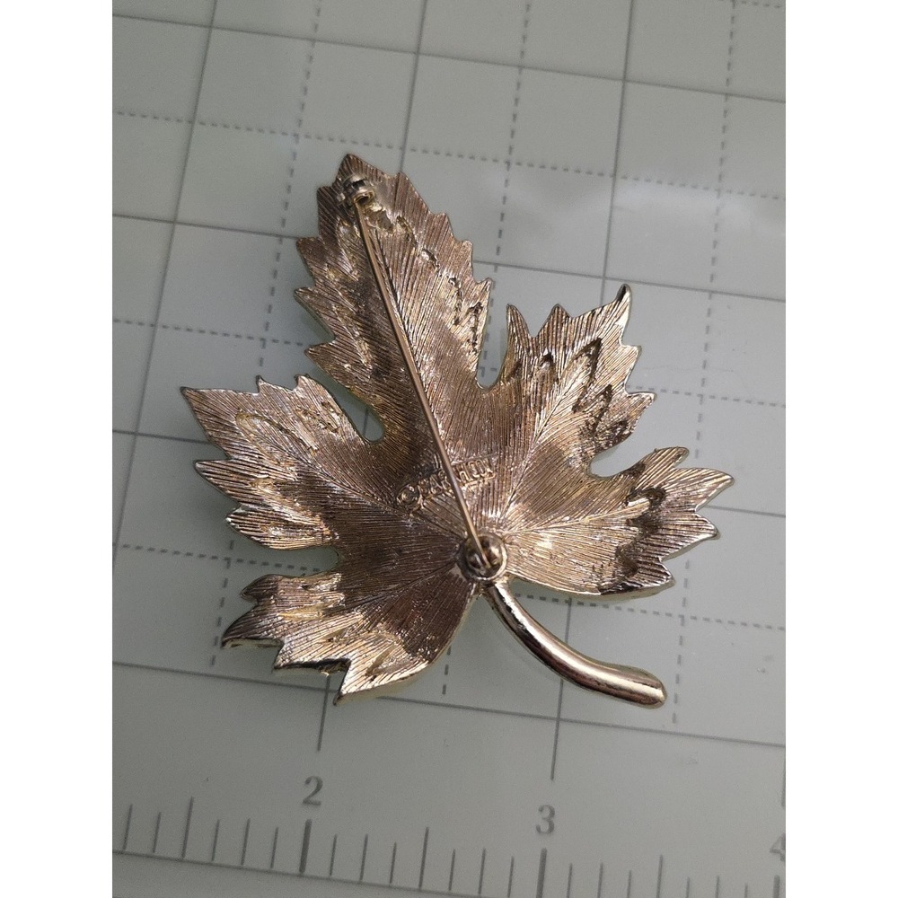 Vintage Signed Sarah Coventry Brushed Gold & Silver Tone Maple Leaf Brooch - Picture 5 of 6
